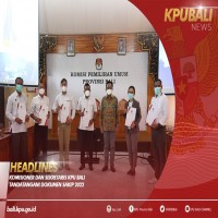Komisioner dan Sekretaris KPU Bali Tandatangani Dokumen SAKIP 2022